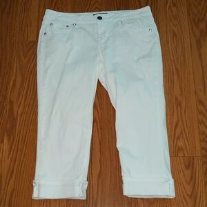 Earl white Capri jeans Sz 6P
 NWOT